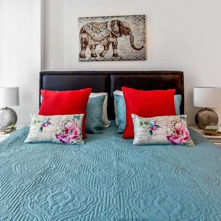 Stunning 2 Bed/2 Bath In Town Centre & Parking! Daire Bracknell Dış mekan fotoğraf