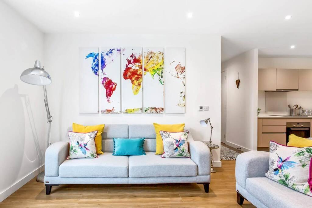 Stunning 2 Bed/2 Bath In Town Centre & Parking! Daire Bracknell Dış mekan fotoğraf